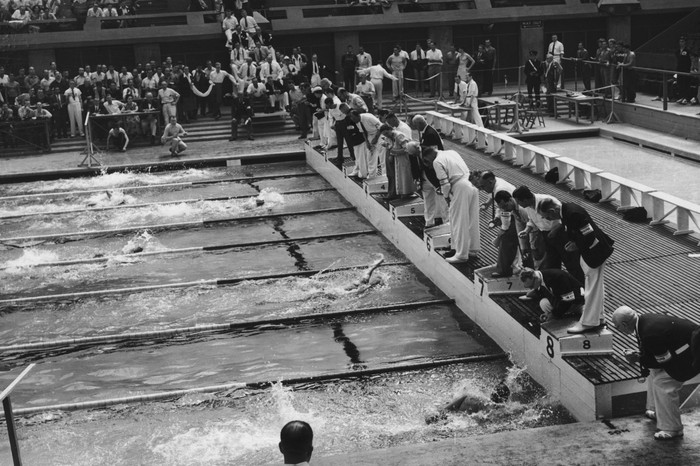 Môn bơi diễn ra tại bể bơi Hoàng gia ở Olympic London 1948.